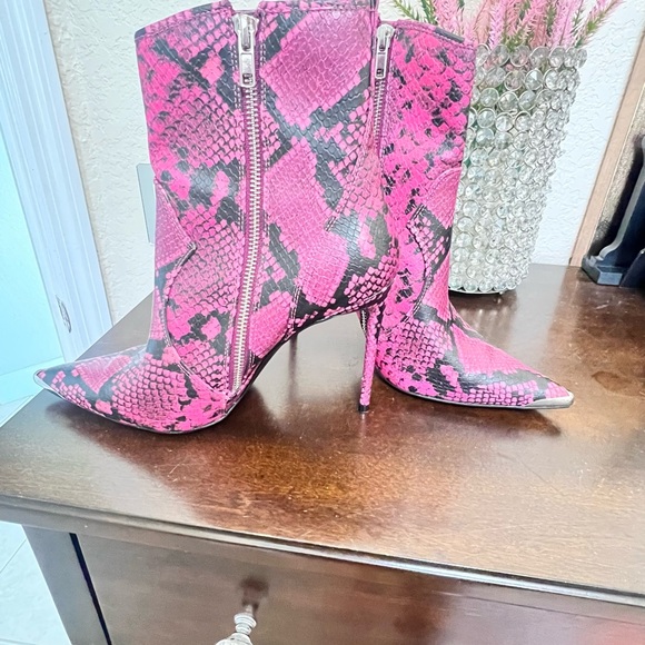 Winnie Harlow X Steve Madden booties - Picture 4 of 6